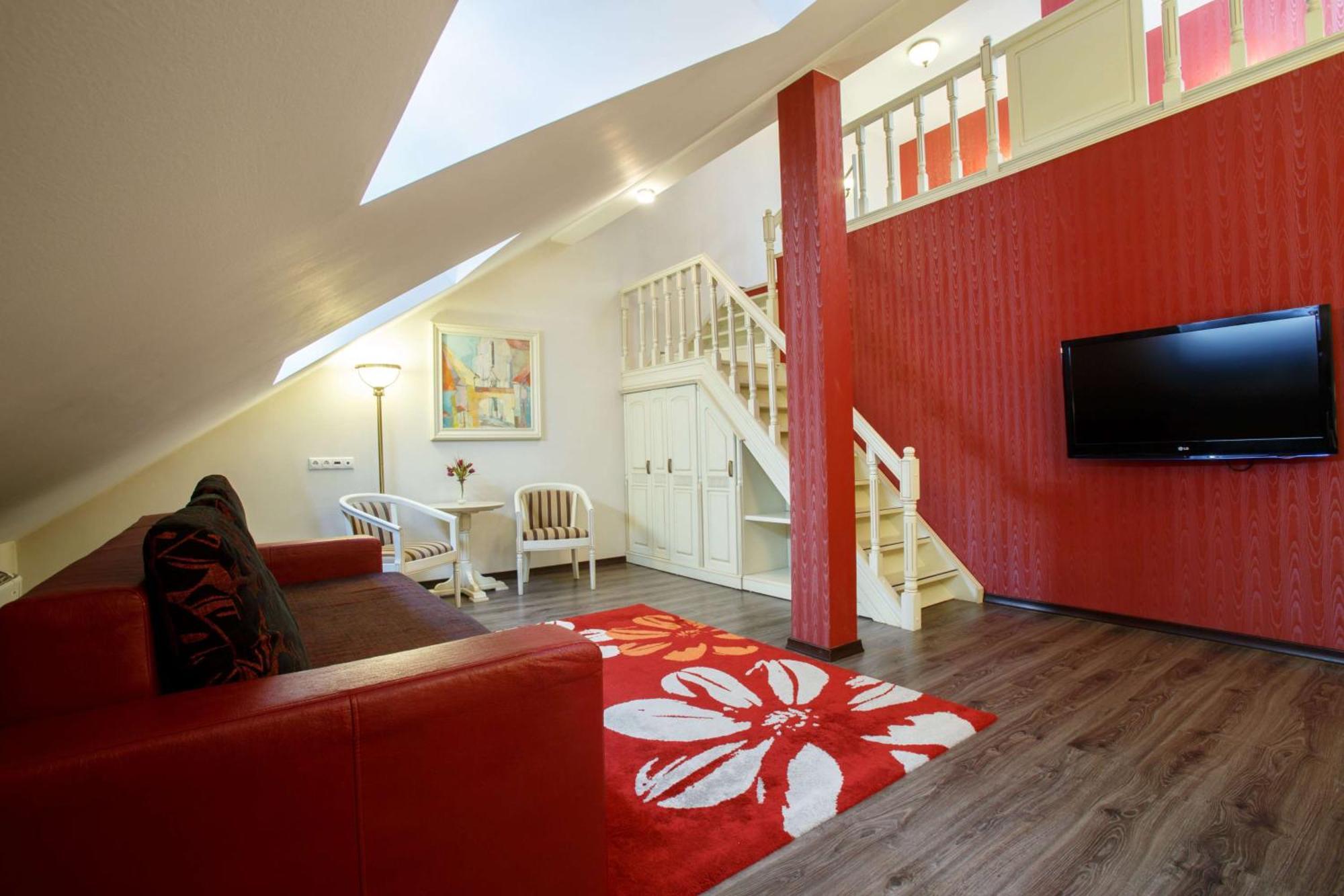 Doubletree By Hilton Hotel Sighisoara - Cavaler Екстер'єр фото